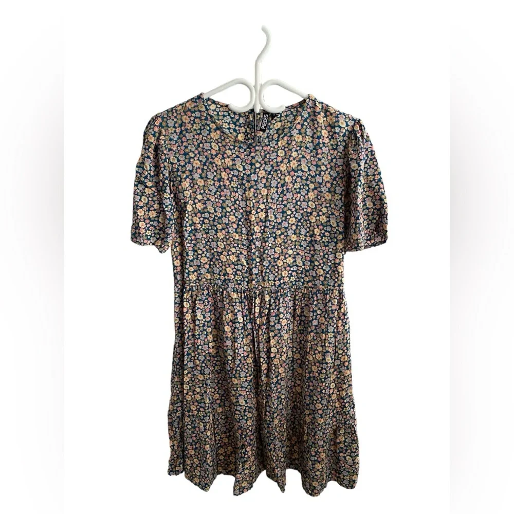 H&M - Picture 1 of 2